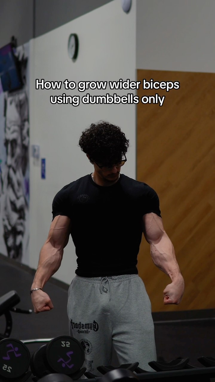 How to grow wider biceps using dumbbells only 🦾 Follow me for more fitness tips