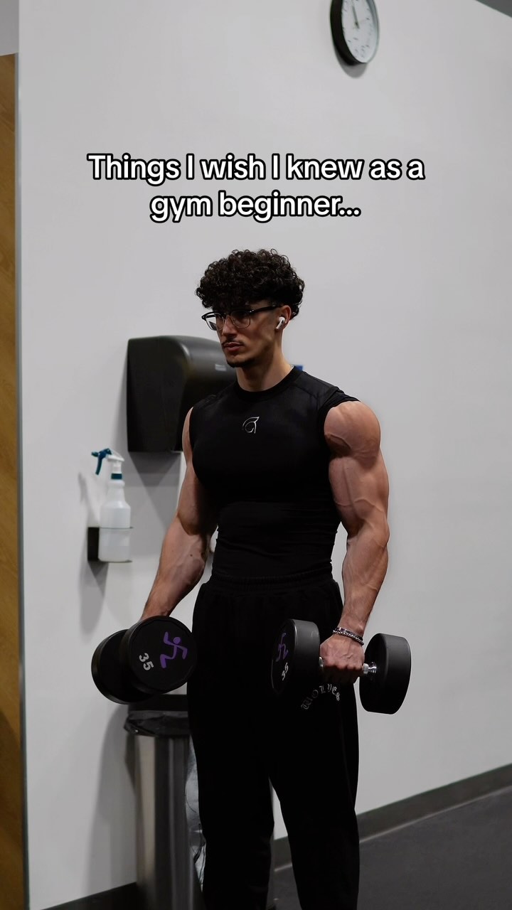 Try this out if you want fuller and wider biceps 🦾 Compression shirt from @glad