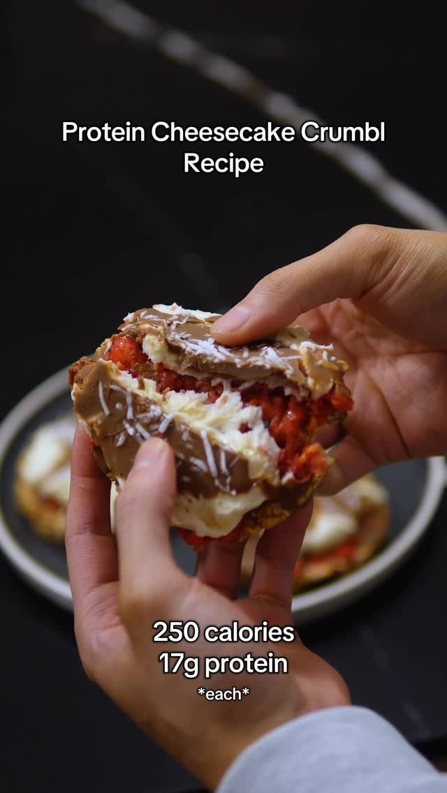 Protein Cheesecake Crumbl Recipe 🍰 Macros (per cookie): 250 calories | 17g prot